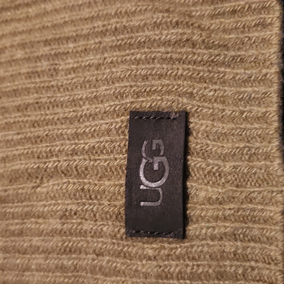 Brand new unisex UGG skull cap - Picture 1 of 4